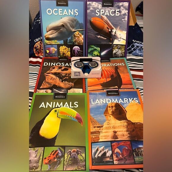 Virtual reality exploration six large – format, hardcover books - Picture 3 of 3